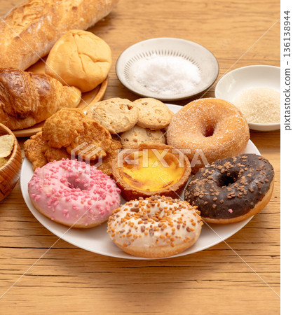 甜食和糖果的飲食形象 甜食和糖果的飲食形象 136138944