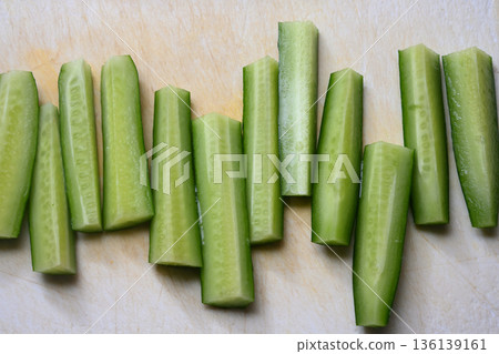 切黃瓜 136139161