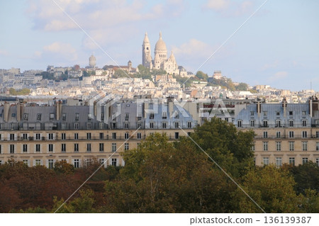 從奧賽博物館屋頂眺望蒙馬特高地 136139387
