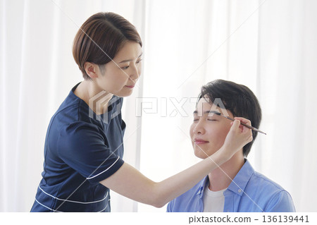男性，20多歲，眉毛沙龍 136139441