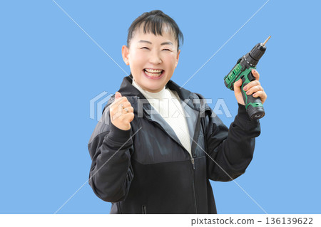 衝擊起子和女人 136139622
