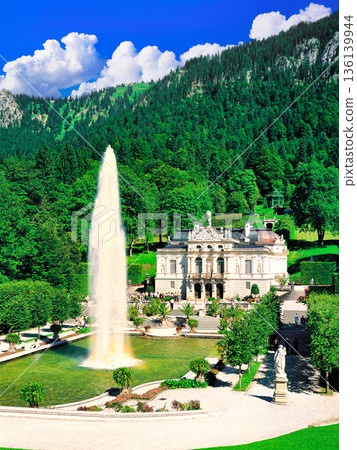 巴伐利亞林德霍夫城堡的壯麗景色 136139944