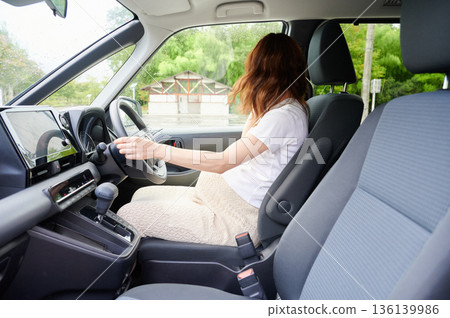 Driving woman, pregnant woman, child Driving woman, pregnant woman, child 136139986