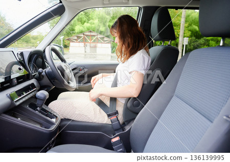 Driving woman, pregnant woman, child Driving woman, pregnant woman, child 136139995