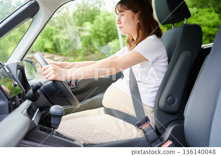 Driving woman, pregnant woman, child Driving woman, pregnant woman, child 136140048