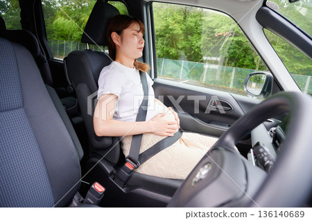 Driving woman, pregnant woman, child Driving woman, pregnant woman, child 136140689