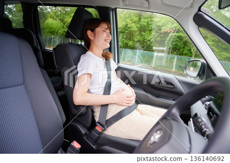 Driving woman, pregnant woman, child 136140692