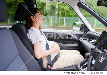 Driving woman, pregnant woman, child Driving woman, pregnant woman, child 136140700