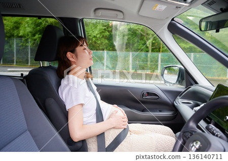 Driving woman, pregnant woman, child Driving woman, pregnant woman, child 136140711