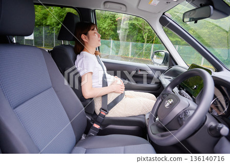 Driving woman, pregnant woman, child Driving woman, pregnant woman, child 136140716