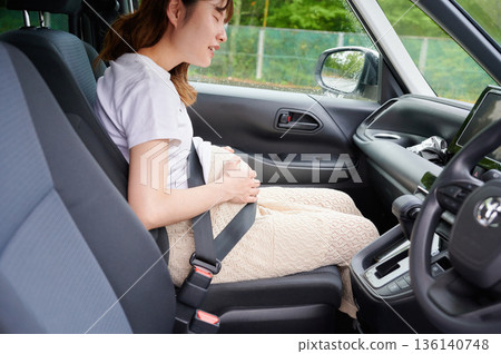 Driving woman, pregnant woman, child Driving woman, pregnant woman, child 136140748