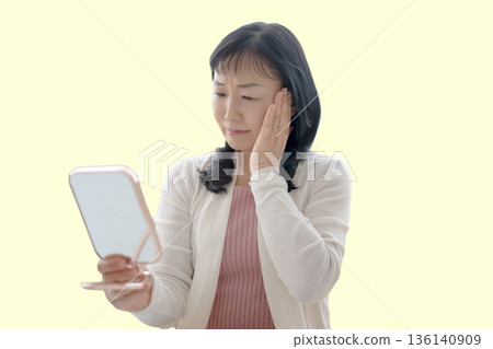 關心自己皮膚的女性 136140909
