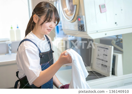 Woman to wash 136140910