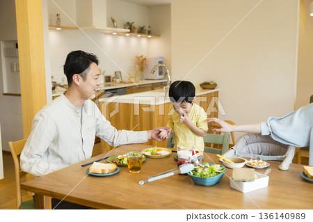 Young family, meal, dinner, I will get you 136140989
