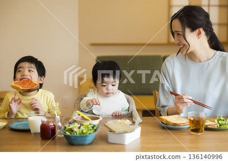 Young family, meal, dinner, I will get you 136140996