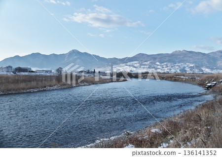 Winter scenery seen from the banks of the Chikuma River Winter scenery seen from the banks of the Chikuma River 136141352