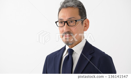 男性商務肖像 136141547