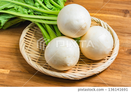 帶葉的蘿蔔 帶葉的蘿蔔 136141691