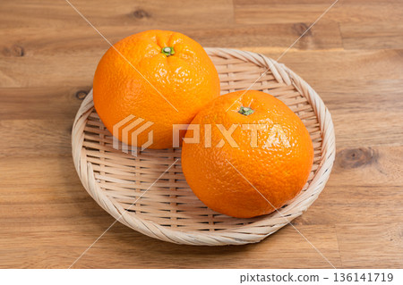 伊予館：竹籃盛裝的國產柑橘類水果食材 136141719