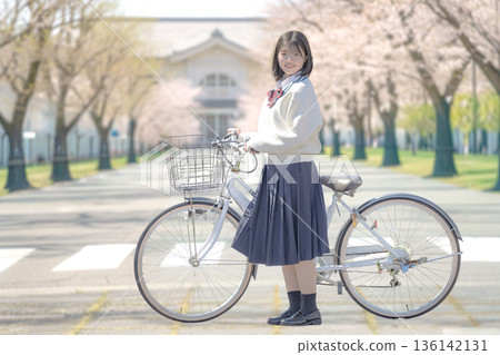 自行車、櫻花和學生 136142131