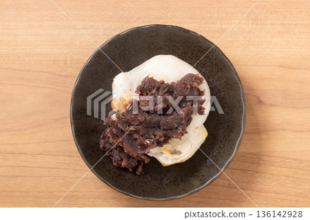 [Hokkaido Azuki Beans] Grilled Rice Cake with Red Bean Paste 136142928