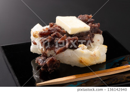 [Hokkaido Azuki Beans] Grilled rice cake, bean paste, butter 136142940