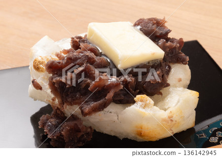 [Hokkaido Azuki Beans] Grilled rice cake, bean paste, butter 136142945