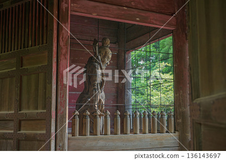 Kongorikishi statues at the Sanmon gate of Tentoku-in Temple in Kanazawa 136143697