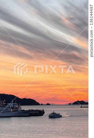 八幡濱港及日落 136144497