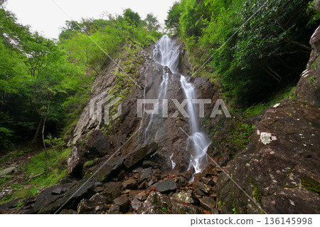 A strange waterfall (Hyogo prefecture Kanzaki-gun) 136145998