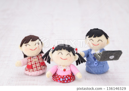 一家三口娃娃 136146329