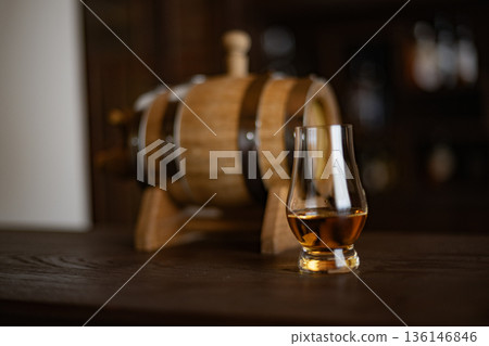 酒桶陳年圖片 威士忌吧迷你酒桶 酒桶 品嚐杯 陳釀 酒桶陳年圖片 威士忌吧迷你酒桶 酒桶 品嚐杯 陳釀 136146846