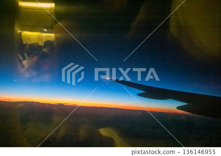 傍晚 飛機 客用飛機 136146955