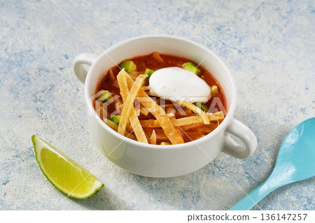 Sopa de Tortilla (Sopa Azteca)（墨西哥菜） 136147257