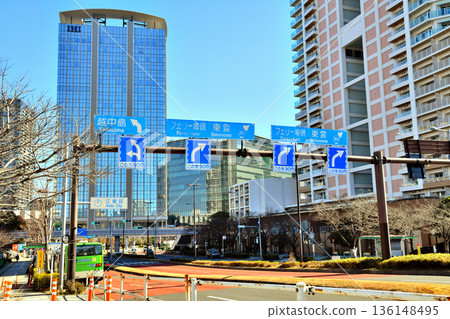 從晴海橋附近看到的豐洲二丁目人行橫道（東京都江東區）[2026年2月] 136148495