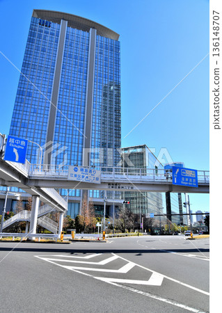 View of the Toyosu 2-chome pedestrian crossing from near Harumi Bridge (Koto Ward, Tokyo) [February 2026] 136148707