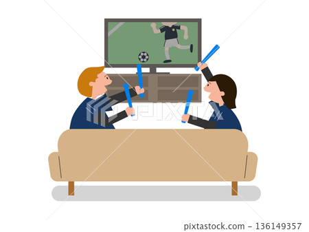 畫面描繪了男女在電視上觀看足球比賽的場景 136149357
