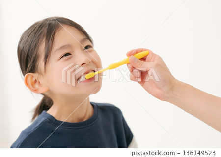 Girls to have finish polish 136149523