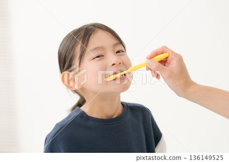 女孩要完成拋光 女孩要完成拋光 136149525