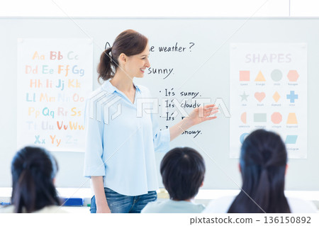 英語會話課,由母語教師授課 英語會話課,由母語教師授課 136150892