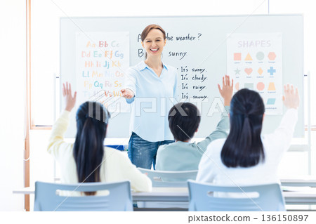 英語會話課,由母語教師授課 英語會話課,由母語教師授課 136150897