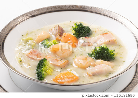 Cream stew (shrimp and bacon) 136151696