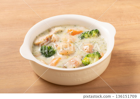 奶油燉菜（蝦仁培根） 136151709