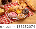 Meal image of sweets and bread that are high in sugar 136152074