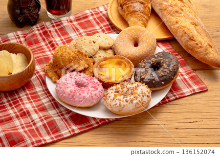 Meal image of sweets and bread that are high in sugar Meal image of sweets and bread that are high in sugar 136152074
