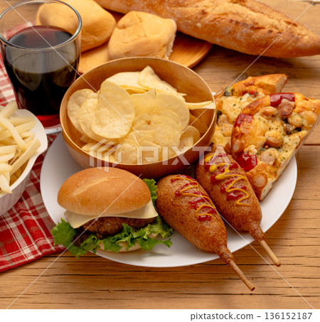 Meal scenes that mainly involve fried foods and high fat content 136152187