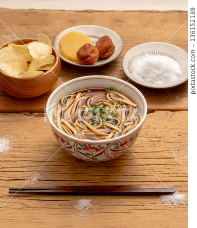 Udon meal scene where salt is a concern 136152189