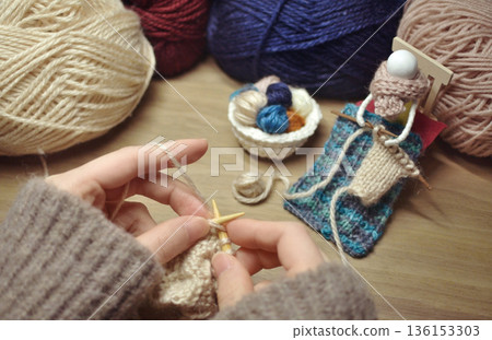 編織娃娃和人體微縮毛線球愛好編織 136153303