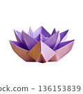 白色背景上的摺紙蓮花 136153839