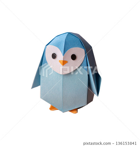白色背景上的摺紙企鵝 136153841